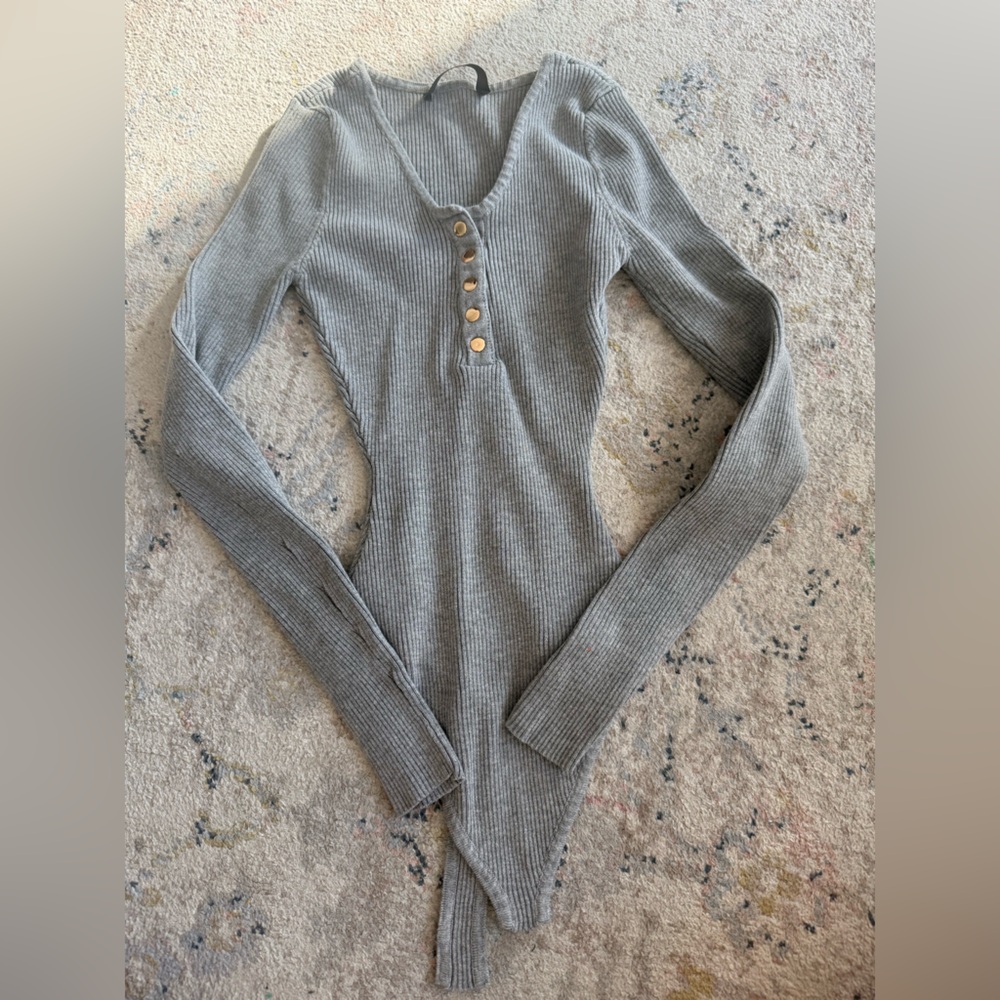 Hera Collection Gray Ribbed Long Sleeve stretchy